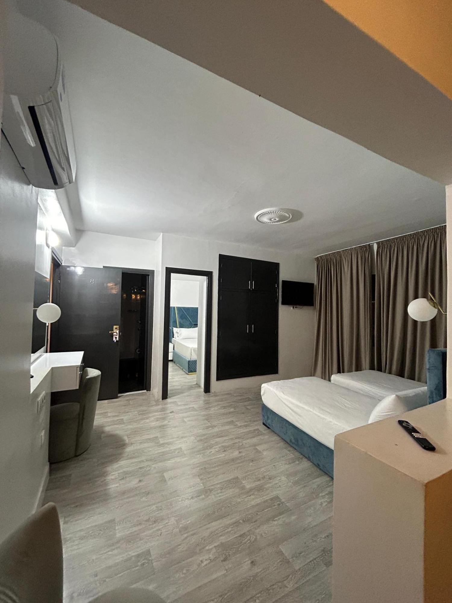 Crystal Boulevard Double Hotel 3*
